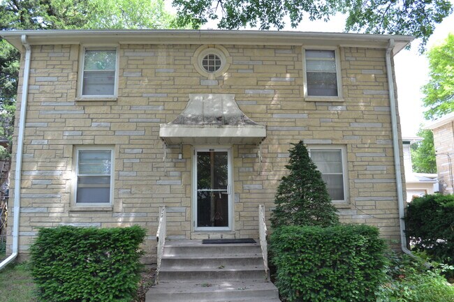 Building Photo - 1044 S 16th St