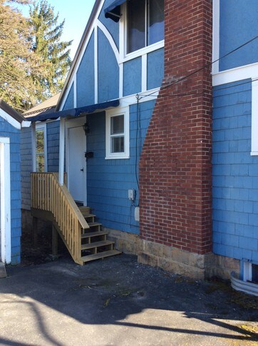exterior entrance - 109 2nd Ave