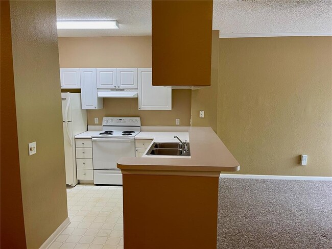Building Photo - 923 Arbor Lakes Cir