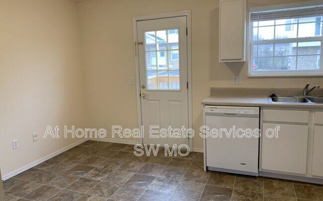 Foto del edificio - 1820 W Walnut Lawn St