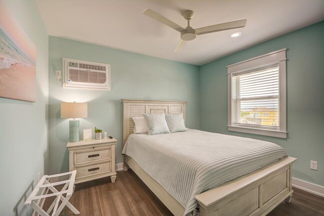 Building Photo - Updated Ocean Front 2 Bedroom Condo *OFF S...