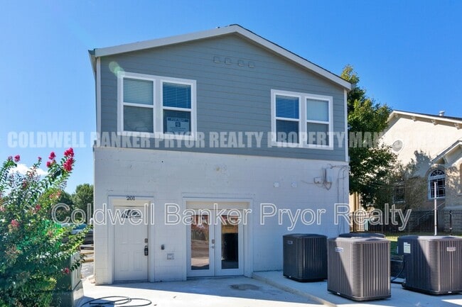 Building Photo - 360 Main St