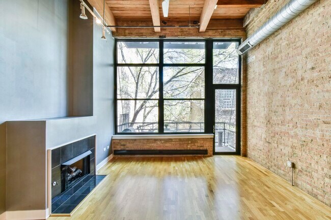 Building Photo - 2303 S Michigan Ave