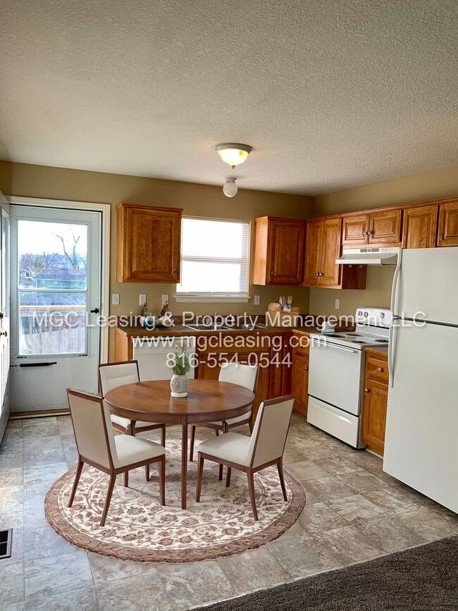 Foto del edificio - 816 NE Westwind Ln