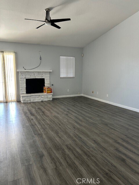 Foto del edificio - 13250 Ivanpah Rd