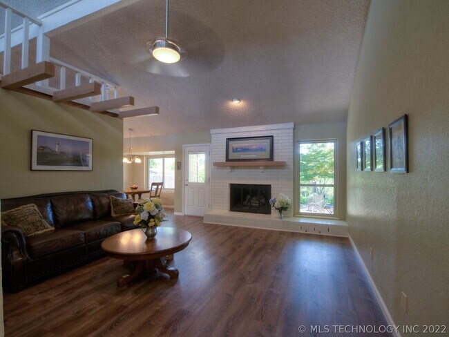 Building Photo - 3021 S Ash Ave