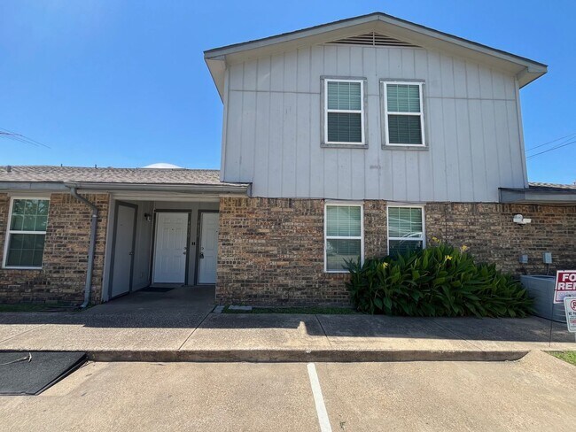 Building Photo - Clark Properties-4826 Gatewood Road #4832 ...
