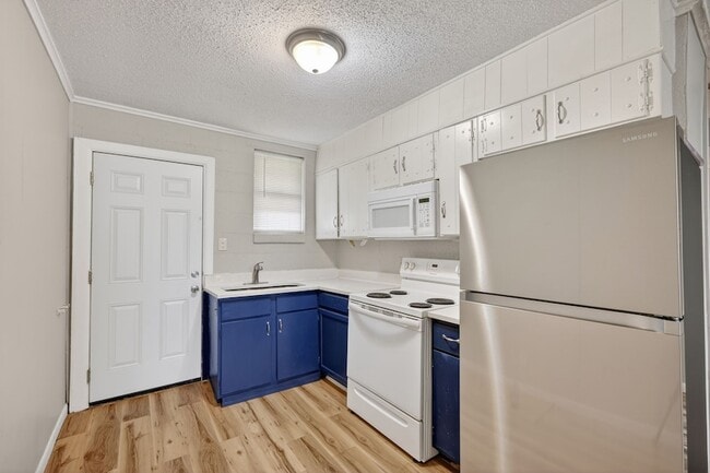 Building Photo - 1200 NW 3rd Ave