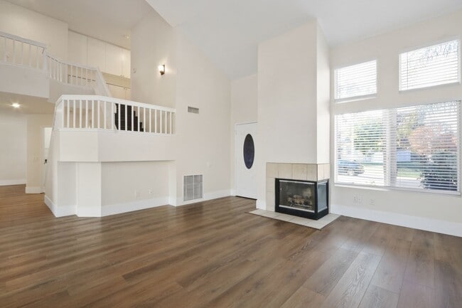 Building Photo - For Rent: Two-Story 3-Bedroom Home in South Corona