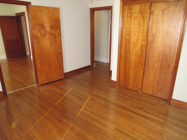 Building Photo - 4522 Blue Ridge Blvd