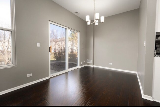 Foto del edificio - 4036 Blackstone Dr