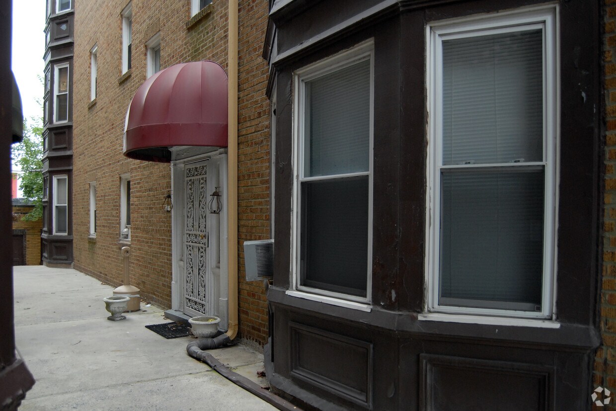Building Photo - The Dover Apartments
