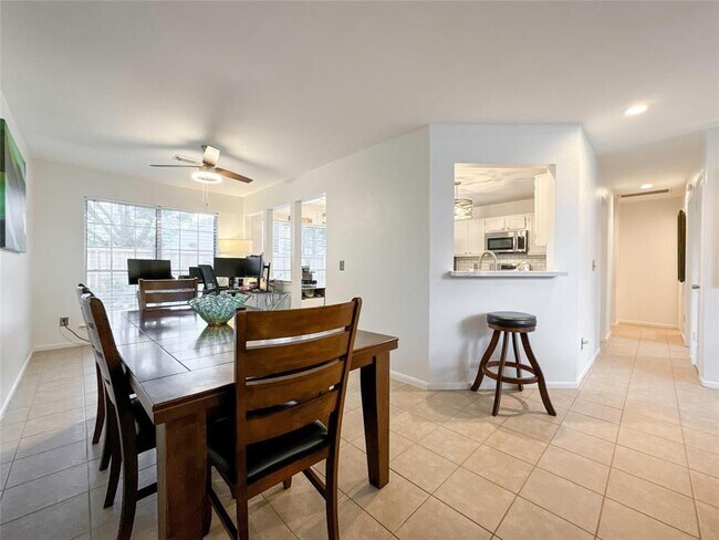 Foto del edificio - 5202 Spring Cir Dr