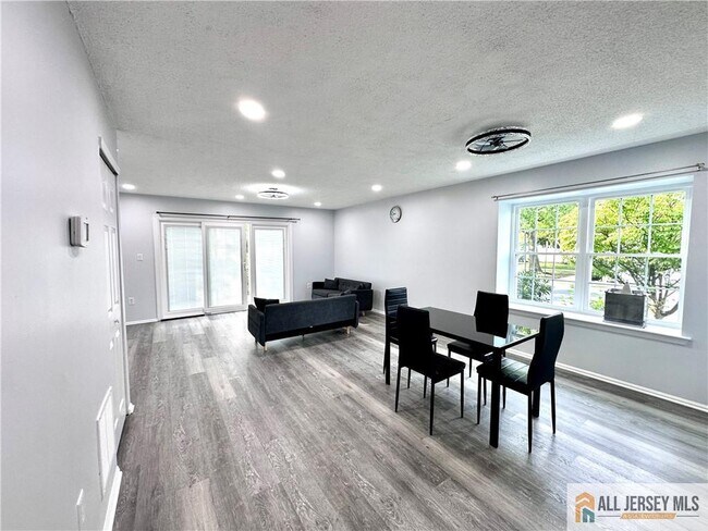 Building Photo - 102 Goodwin Dr