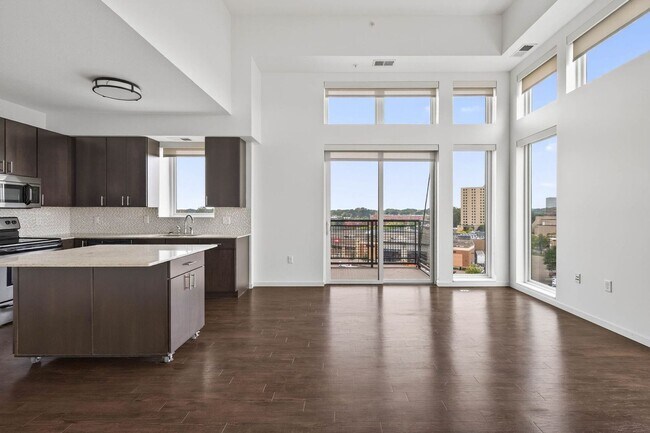 Building Photo - The Flats at West End