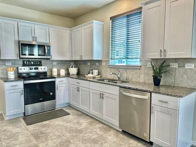 Foto del edificio - 3111 Red Columbine