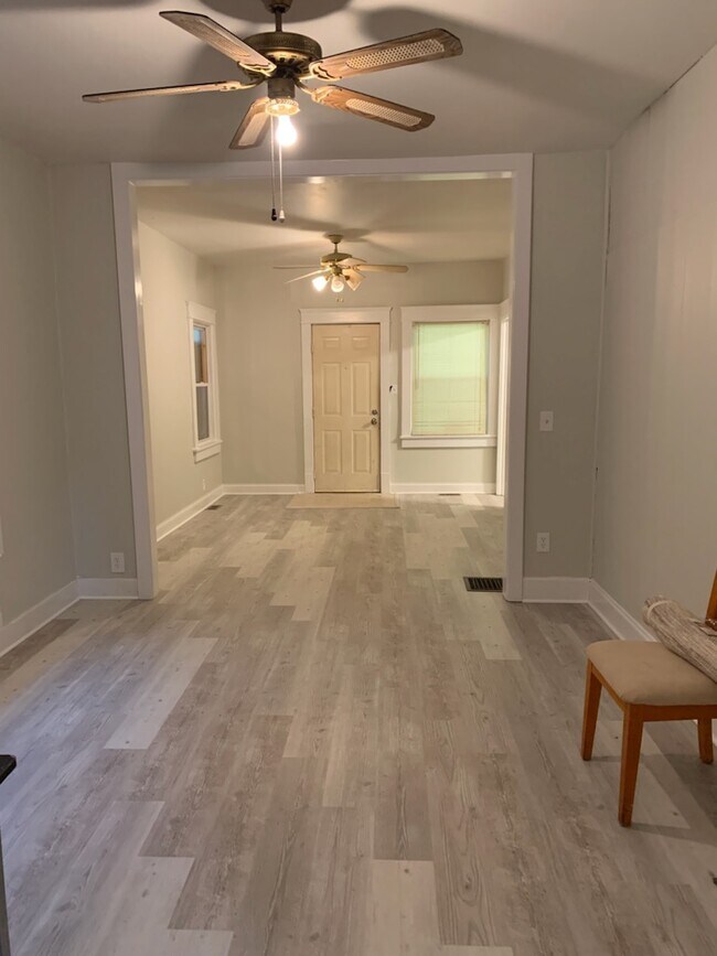 Foto del edificio - 4902 E 23rd St