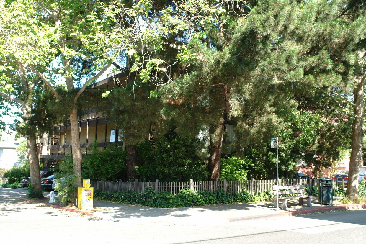 Foto del edificio - 2699 Derby St