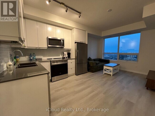 Photo du bâtiment - 3270 Sheppard Ave E