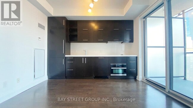 Building Photo - 2803-65-2965 St Mary St