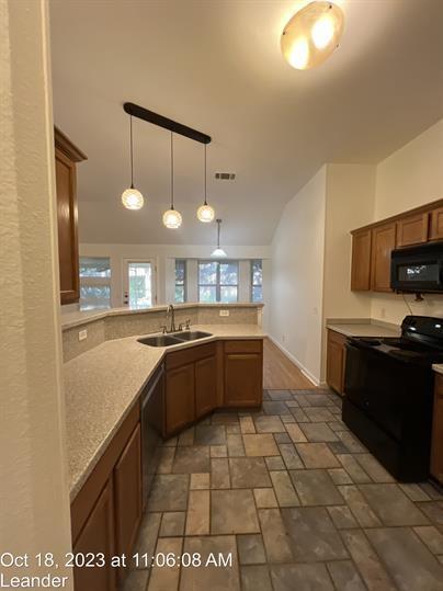 Foto del edificio - 1215 Nightshade Ln
