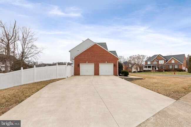 Foto del edificio - 6910 Governors Grant Ln