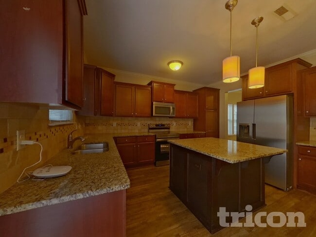 Building Photo - 703 Rook Rd