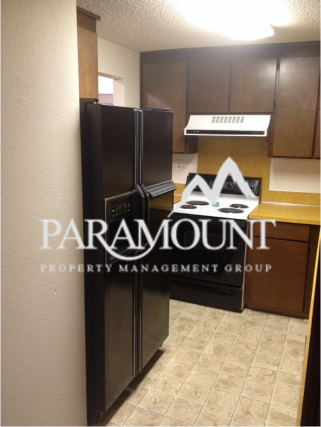 Foto del edificio - Spacious 3 bedroom duplex on Goldmaur!