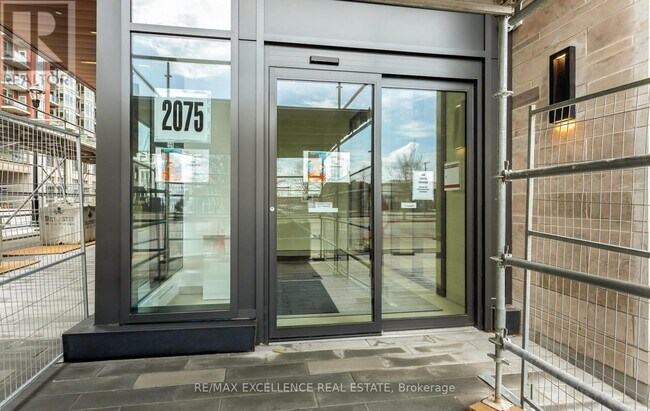 Photo du bâtiment - 2075 Lakeshore Rd.