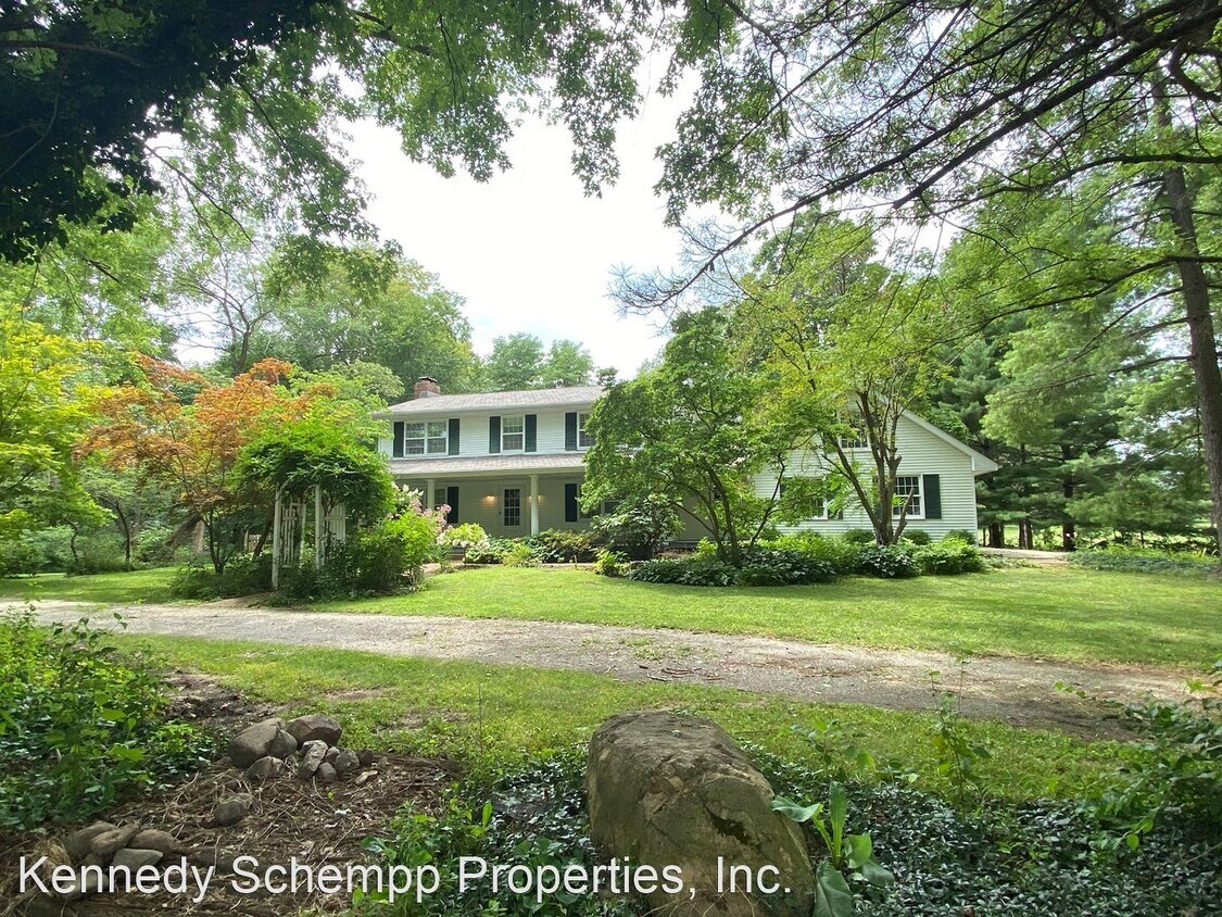 4 br, 2.5 bath House 8813 Old Indian Trail House for Rent in