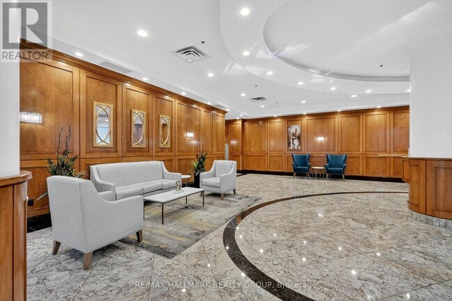 Building Photo - 242 Rideau St