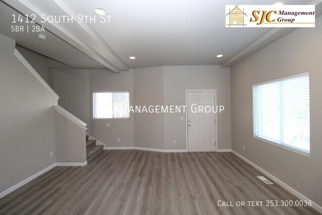 Building Photo - Five bedroom home for rent in Tacoma