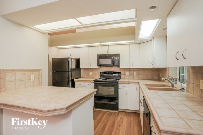 Foto del edificio - 18466 Violet Rd