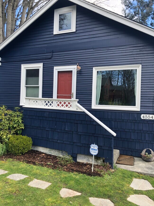 Building Photo - 4554 33rd Ave S