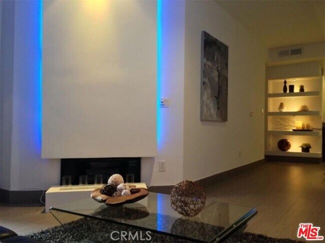 Foto del edificio - 8811 Burton Way