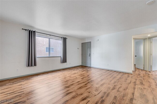 Foto del edificio - 8016 Cetus Cir