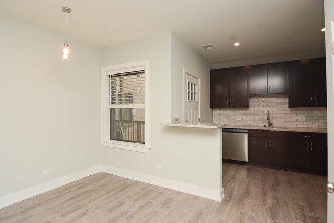 Foto del edificio - 1152 Maple Ave