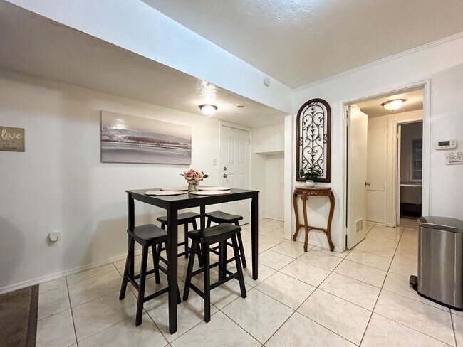 Building Photo - Rasa 838 A - B