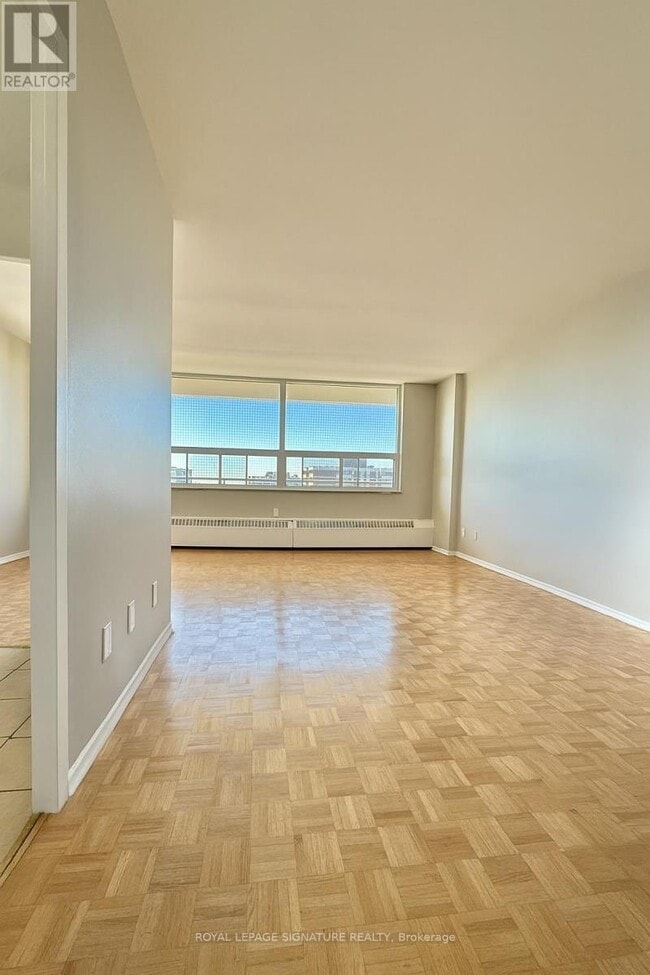 Photo du bâtiment - 6200-6200 Bathurst St