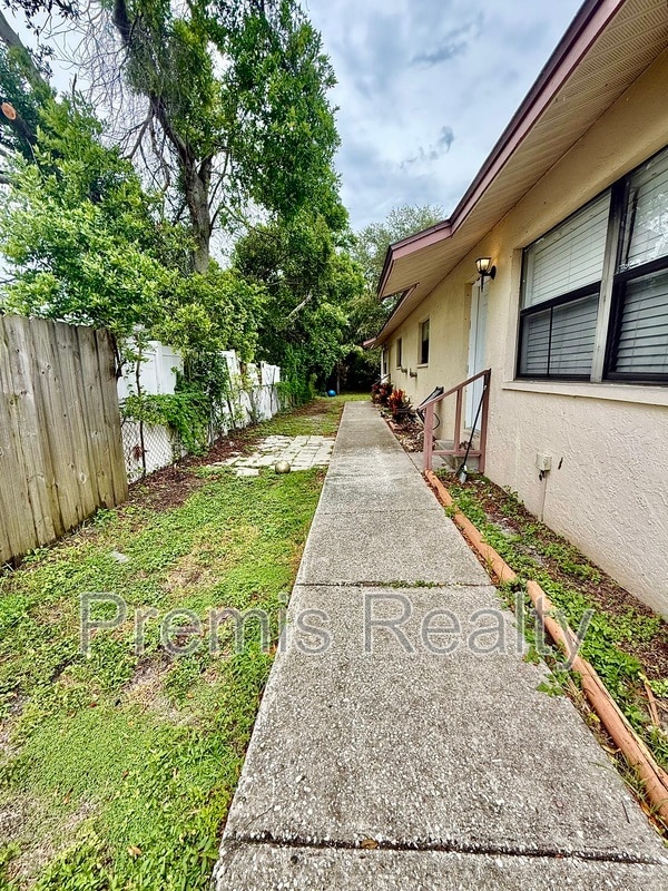 Building Photo - 1772 Farrell Ave