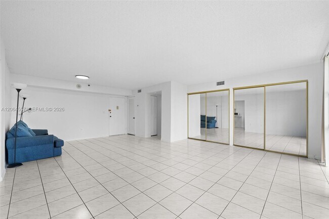 Foto del edificio - 17500 N Bay Rd