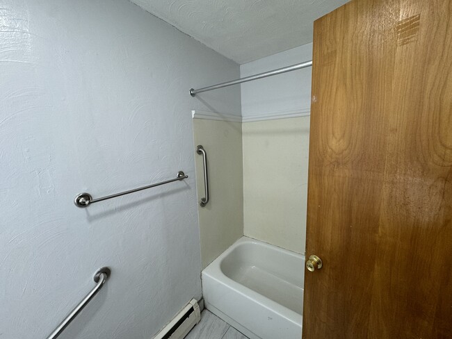 Shower - 3033 Reeves Ave