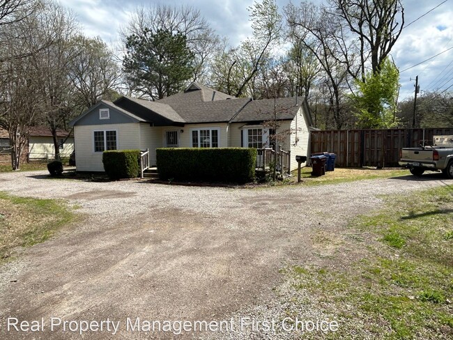 Building Photo - 3 br, 3 bath House - 5200 North O Street
