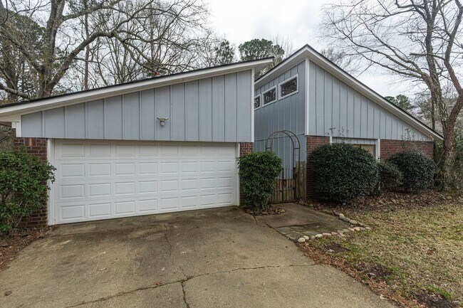 Building Photo - 575 Bradford Dr