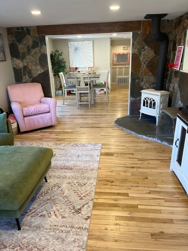 Building Photo - Cozy Cottage in Central Longmont