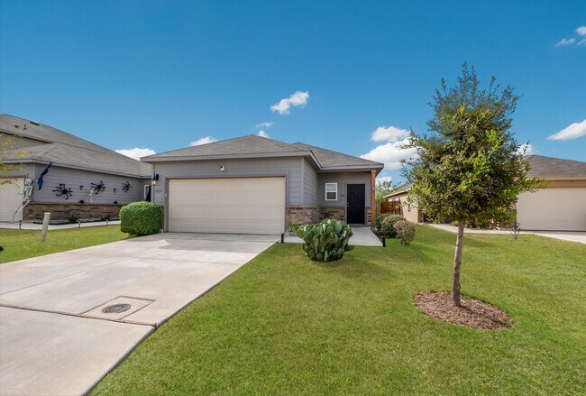 Foto del edificio - Well-Maintained Home with Modern Conveniences
