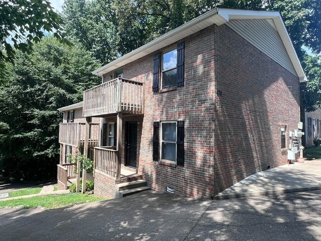 Building Photo - 470 Martha Ln