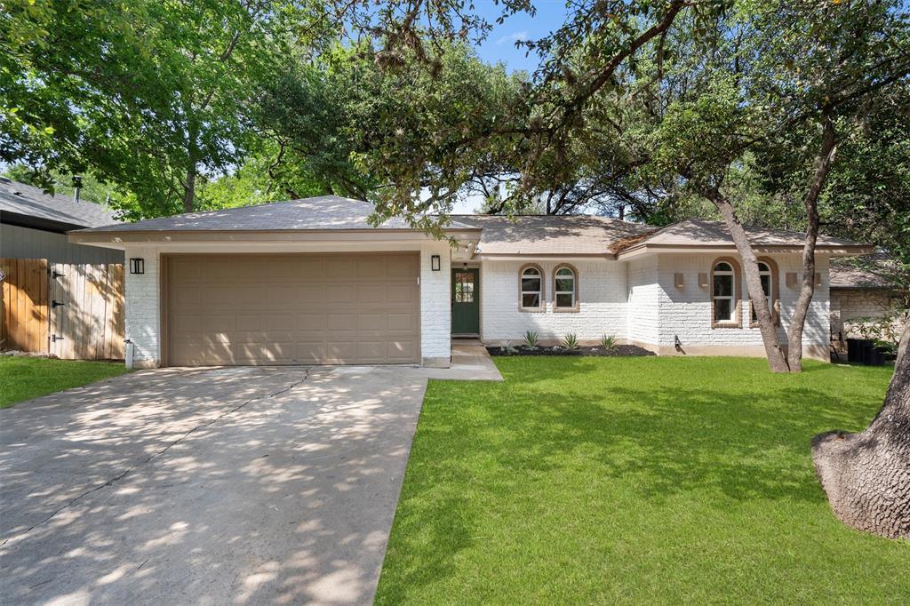 Primary Photo - 902 Acorn Oaks Dr