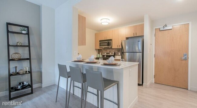Building Photo - 1 br, 1 bath Apartment - 41 E Newton St