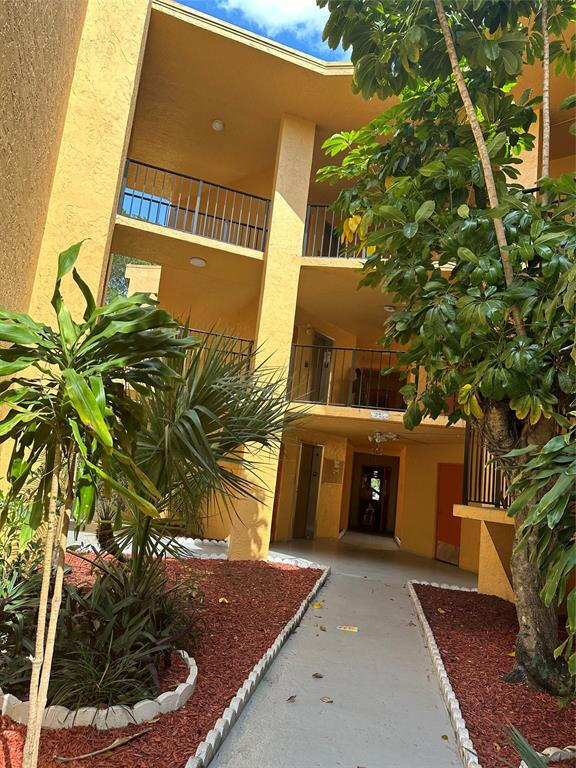 Foto principal - 4364 NW 9th Ave